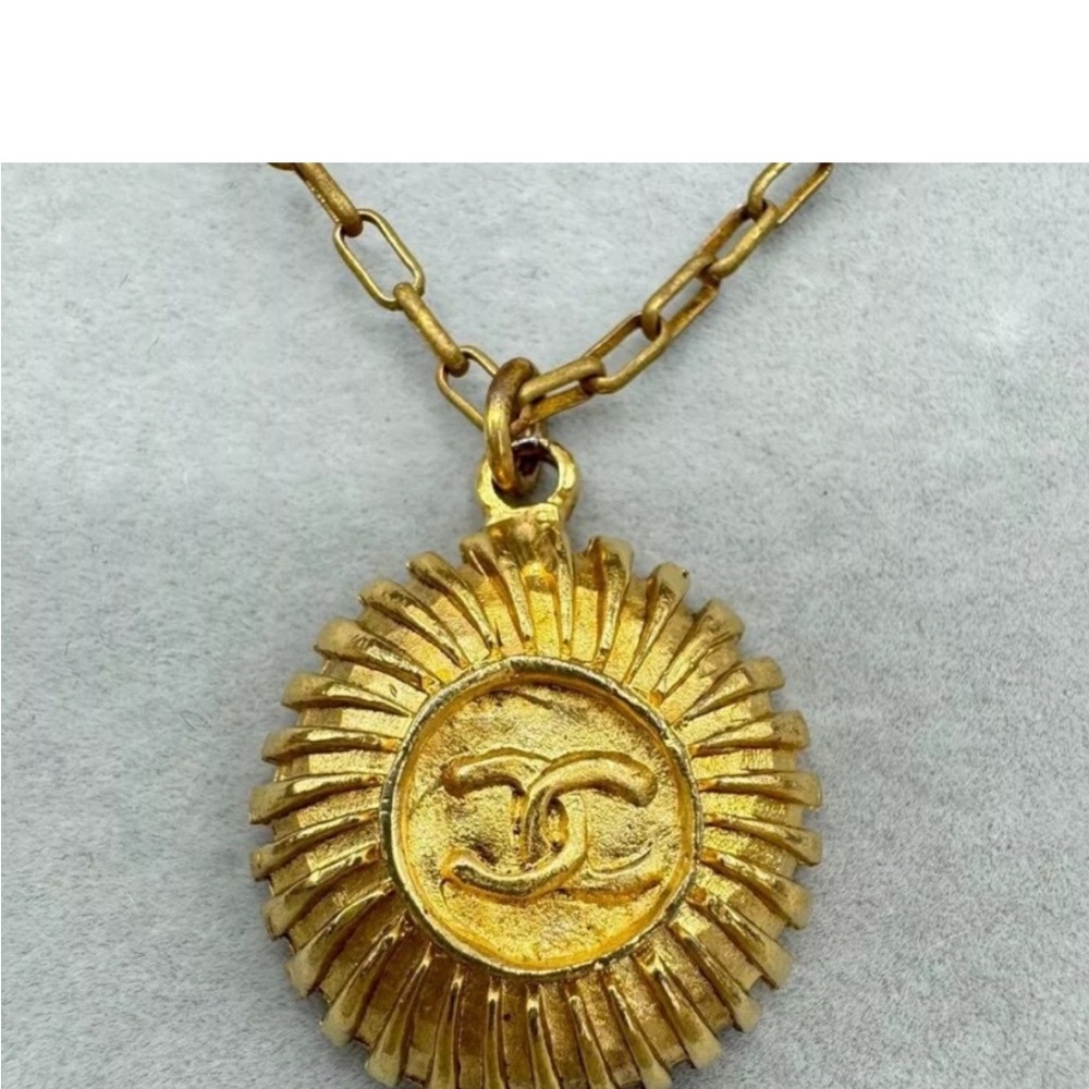 Chanel CC Necklace - 17” vintage gold plated necklace - Picture 6 of 16